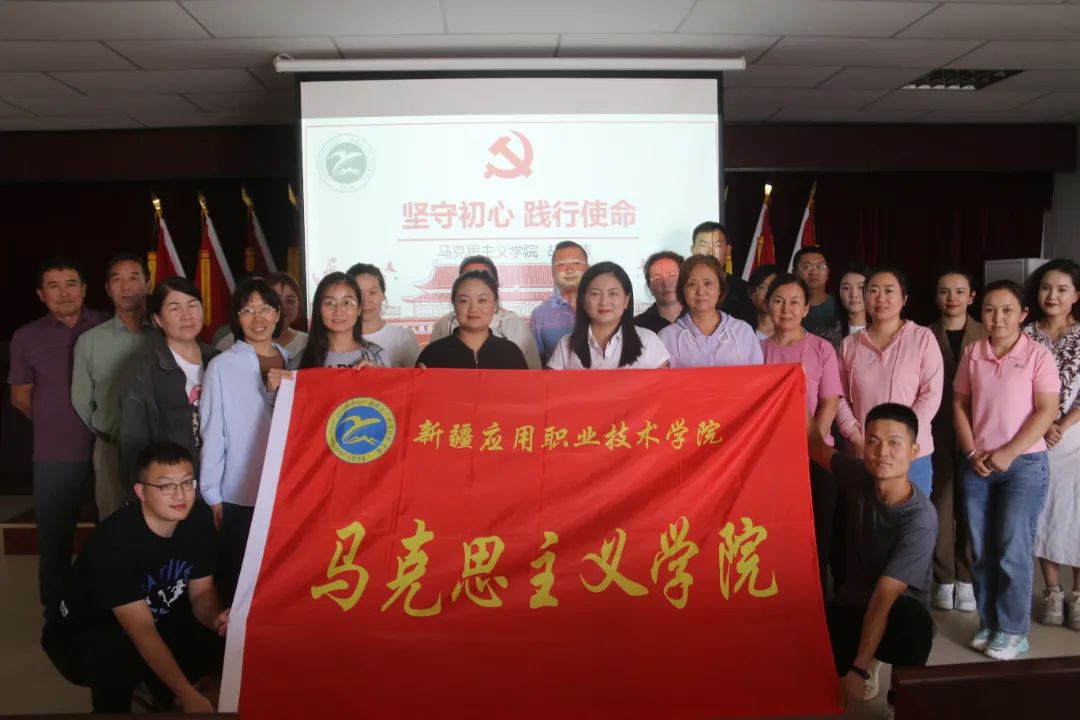 图为宣讲结束后与会人员合影.JPG 图片